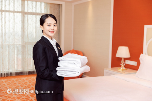 酒店贴身管家与餐饮管理 以毛巾为媒介的精致服务艺术